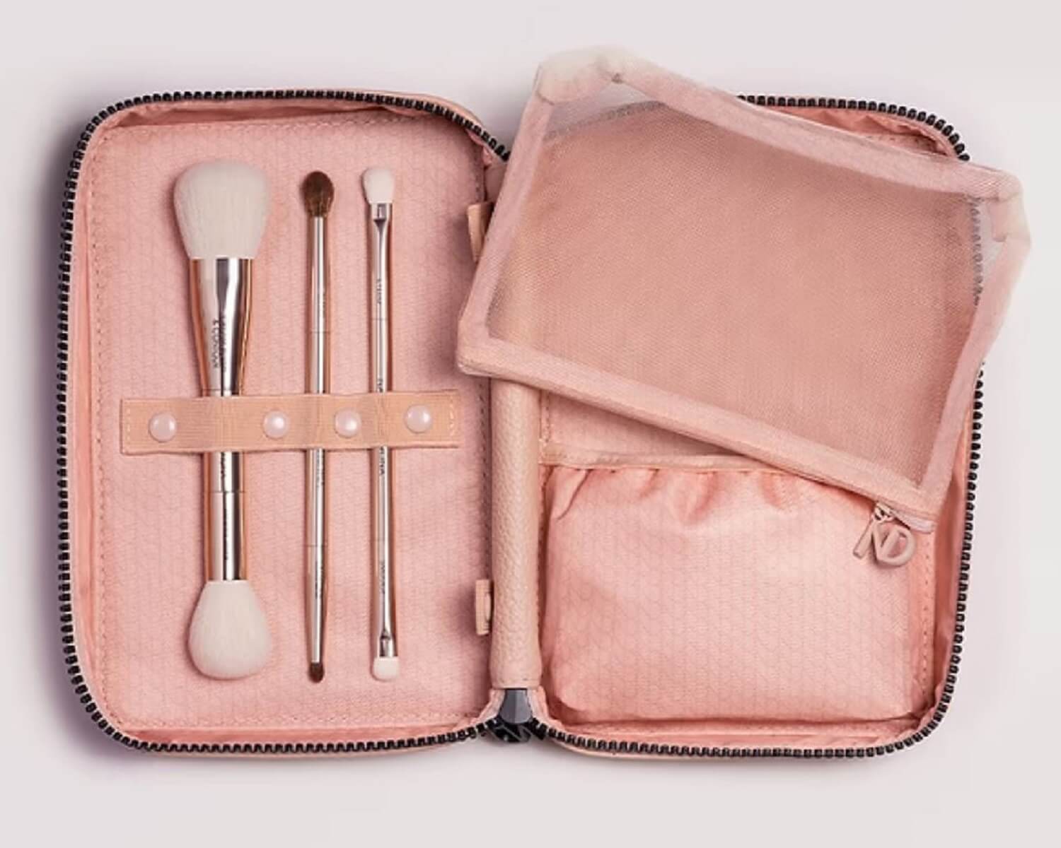 TRAVEL BRUSH SET & MAKEUP POUCH (SET DE BROCHAS)